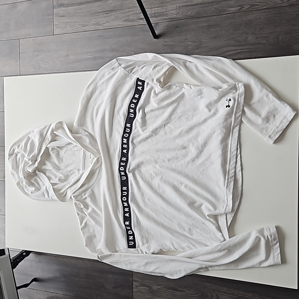 White Under Armour Hoodie - Size Medium - Comfortable & Stylish